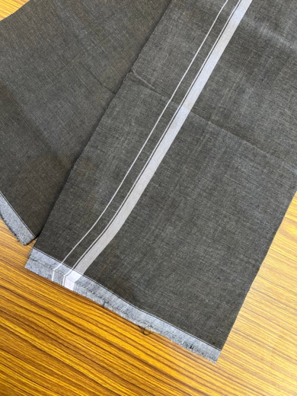 10% Discount ! Kaitharikada Pure Cotton - Kaily / Lungi - (40s) - 0.5 inch White Shaded Kara with Shaded Black & grey colour body (2 meter / 4 muzham) - 9 KK8029 GAN
