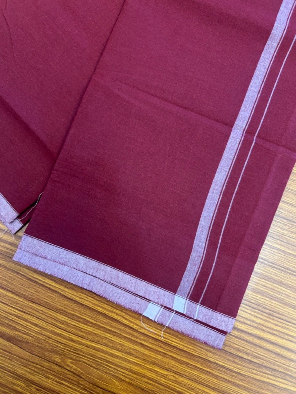 10% Discount ! Kaitharikada Pure Cotton - Kaily / Lungi - (40s) - 0.5 inch White Shaded Kara with Dark Maroon colour body (2 meter / 4 muzham) - 10 KK8029 GAN