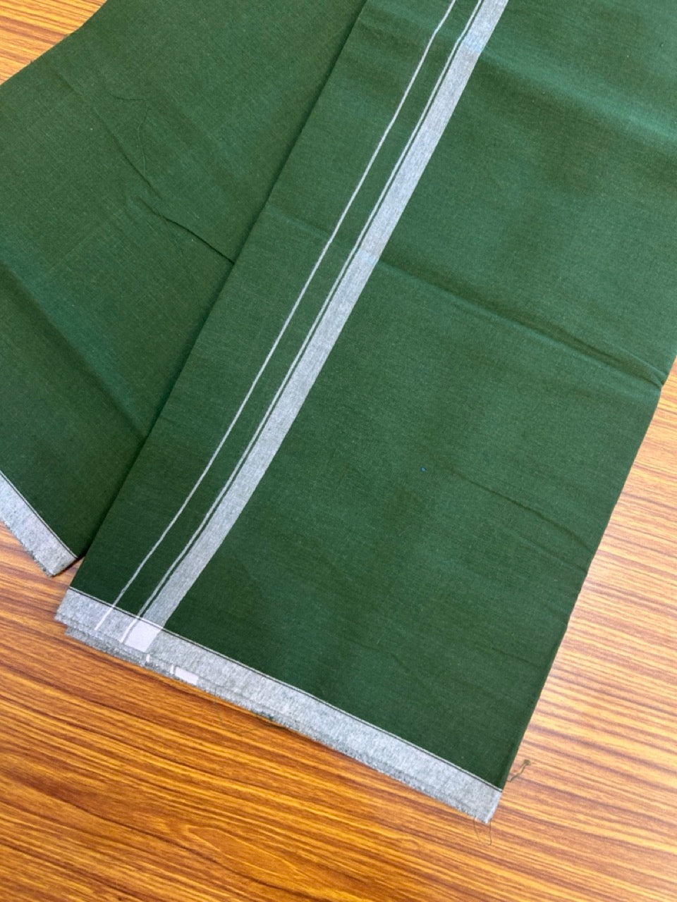 10% Discount ! Kaitharikada Pure Cotton - Kaily / Lungi - (40s) - 0.5 inch White Shaded Kara with Dark Green colour body (2 meter / 4 muzham) - 6 KK8029 GAN