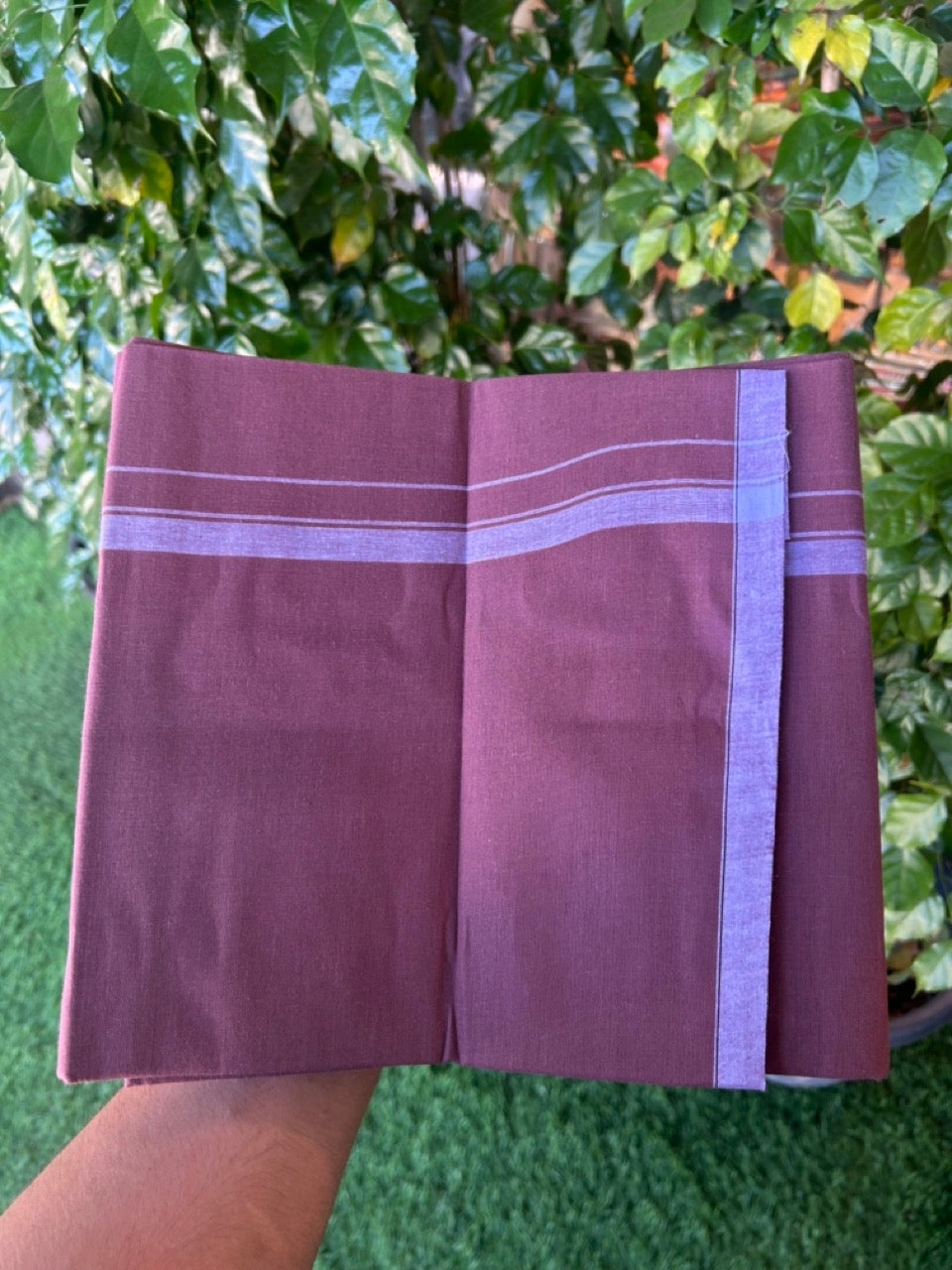 10% Discount ! Kaitharikada Pure Cotton - Kaily / Lungi - (40s) - 0.5 inch White Shaded Kara with Brownish Red colour body (2 meter / 4 muzham) - 4 KK8029 GAN