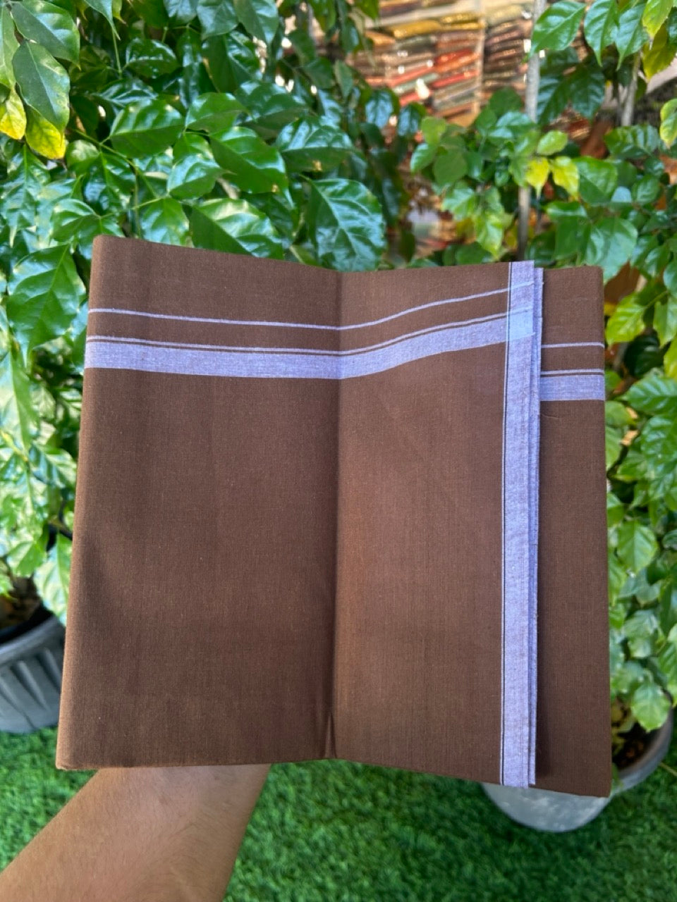 10% Discount ! Kaitharikada Pure Cotton - Kaily / Lungi - (40s) - 0.5 inch White Shaded Kara with Dark Brown colour body (2 meter / 4 muzham) - 1 KK8029 GAN