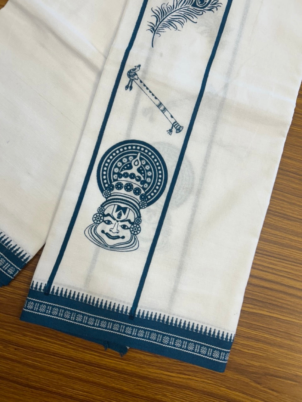 18% Discount! Kaitharikada Pure Cotton - Single Kaily / Lungi - 4 inch Peacock Blue Printed Kadhakali , Peacock Feather & Flute Kuppadam Design kara with White colour body (2 meter / 4 muzham) - 3KK8023 AS