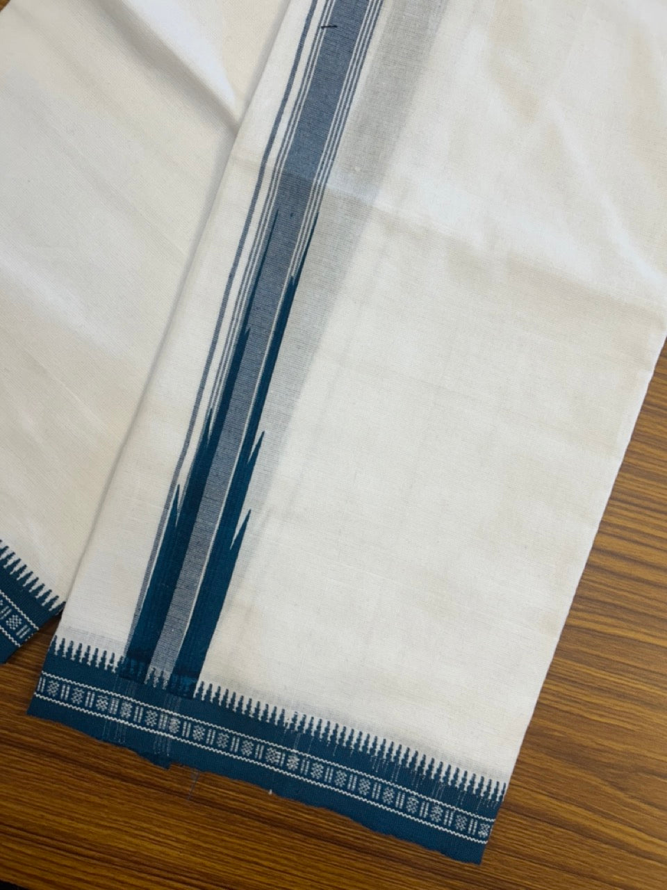 18% Discount!!! Kaitharikada Mix Cotton - Single Kaily / Lungi - 1.5 inch Puliyilakkara Peacock Blue Striped Printed Chutty Kuppadam kara with White colour body (2 meter / 4 muzham) - 6KK8023 AS