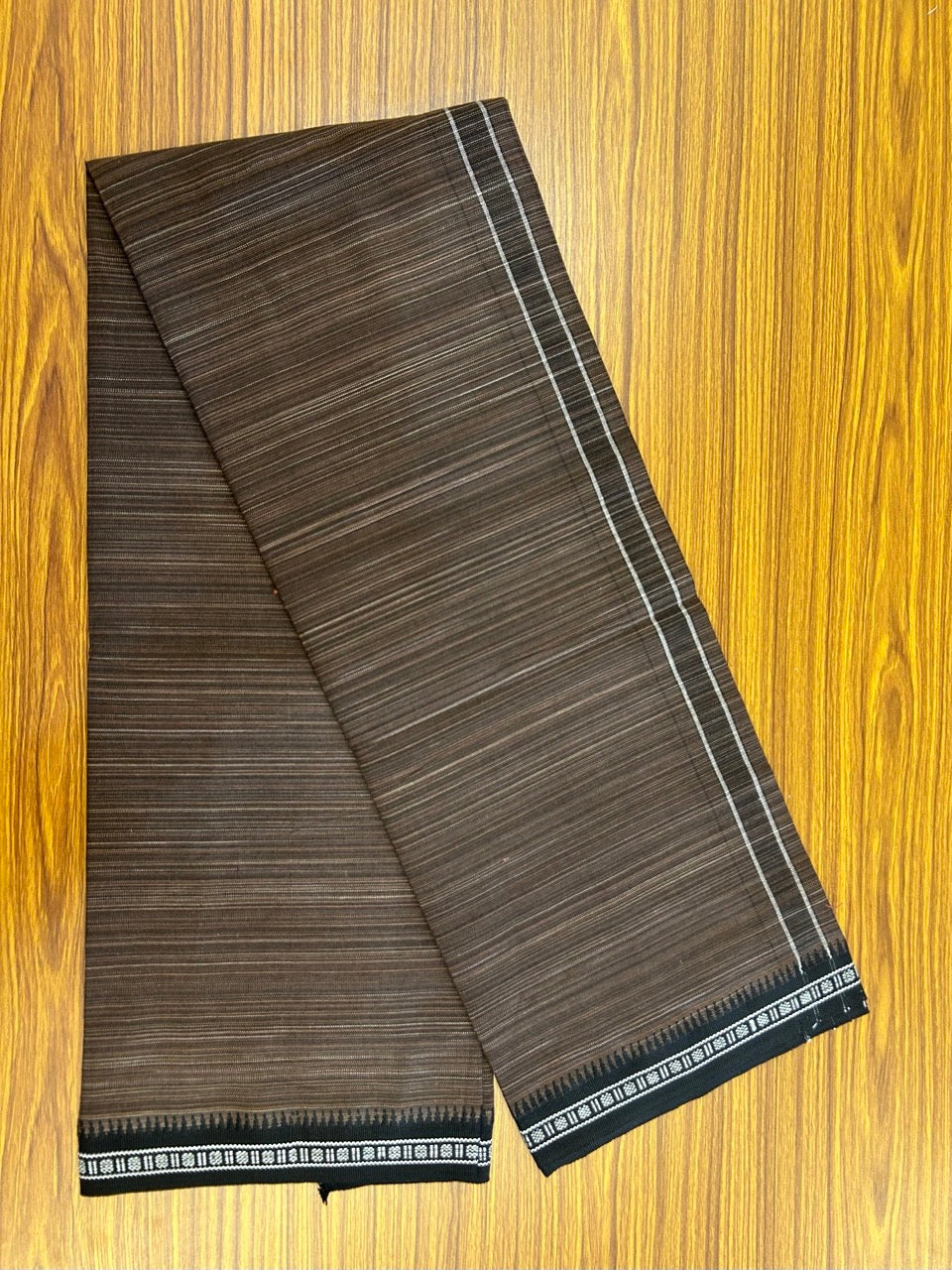 31% Discount!!! Kaitharikada Pure Cotton - Single Kaily / Lungi - 1.75 inch Brown kara with White & Brown colour body Kuppadam Border (2 meter / 4 muzham) - 19KK8023 AS