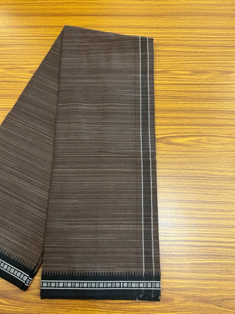 31% Discount!!! Kaitharikada Pure Cotton - Single Kaily / Lungi - 1.75 inch Brown kara with White & Brown colour body Kuppadam Border (2 meter / 4 muzham) - 19KK8023 AS
