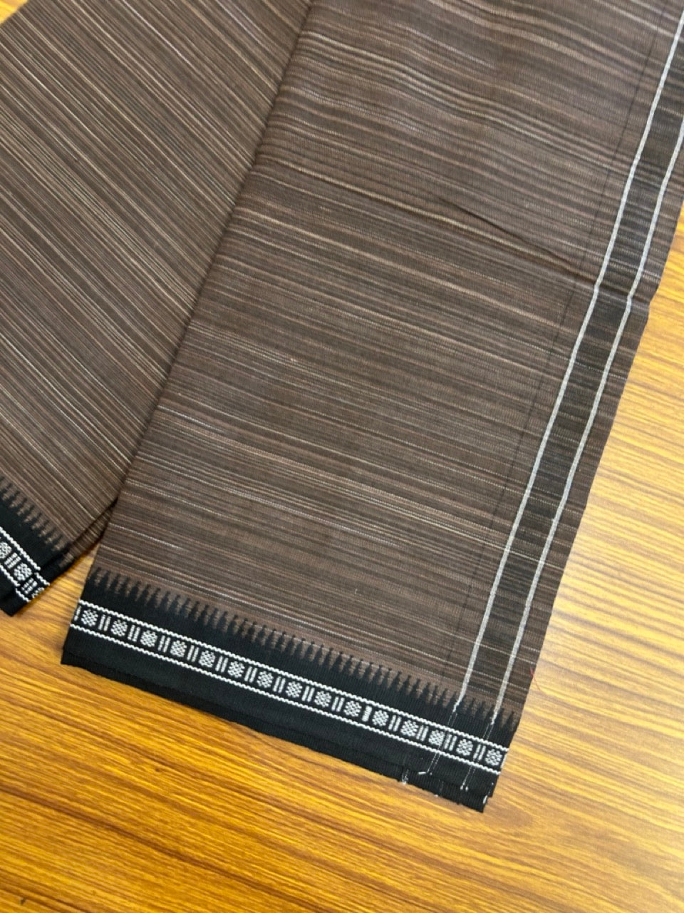 31% Discount!!! Kaitharikada Pure Cotton - Single Kaily / Lungi - 1.75 inch Brown kara with White & Brown colour body Kuppadam Border (2 meter / 4 muzham) - 19KK8023 AS