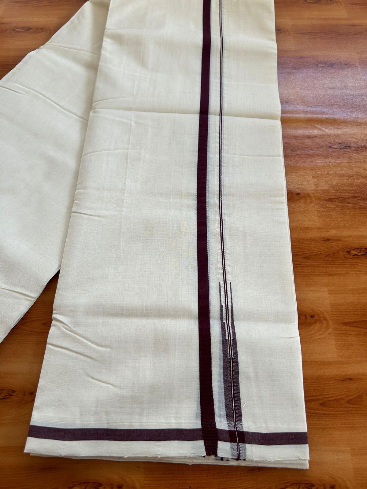 Double Off White (Unbleached) Mundu/Dhoti - 25% Discount!! KaithariKada Handloom Unakkupaav - 100% Pure Cotton - 100x80 - 1 inch Puliyilakkara Dark Maroon Chutty 3.80 meter (8 muzham) - 29 KK5498 REA