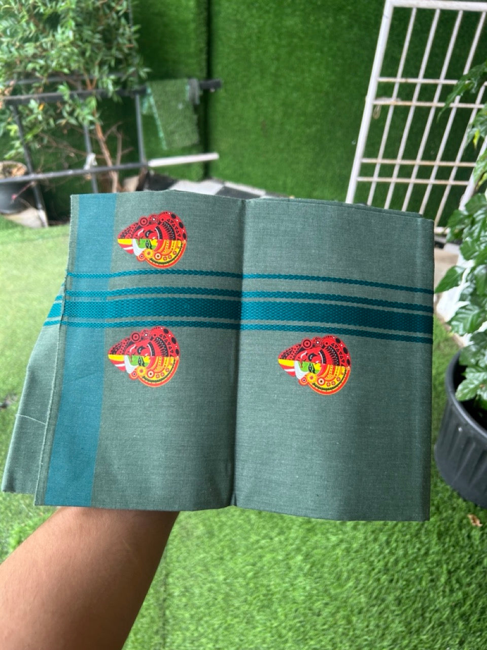 22% Discount! Kaitharikada - Pure Cotton - Single Kaily / Lungi - (40s) - 1.25 inch Dark Green striped Theyyam Kadhakali Printed Design kara with Green shaded colour body (2 meter / 4 muzham) - 12 KK8038 GAN