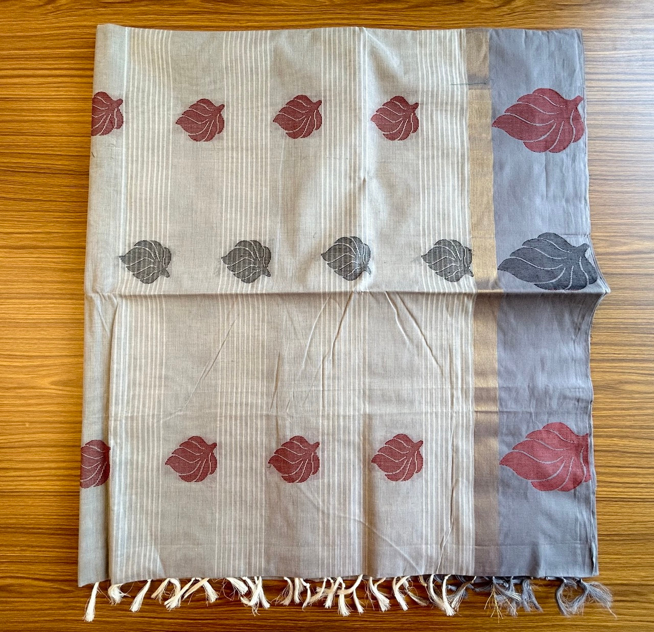 KaithariKada- Balaramapuram Saree - 100% PURE Cotton - Grey & Red Design - 11KK1004RJ.