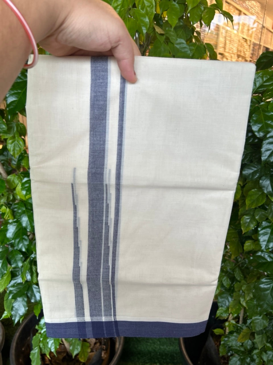 20% DISCOUNT! KaithariKada Balaramapuram 100% Cotton OFF WHITE Double (Unbleached) Mundu/Dhoti-100x80 - 1.75 inch Puliyilakkara Navy Blue shaded Big Chutty kara 4 mtr (8.5 muzham) - 136KK5220 THI