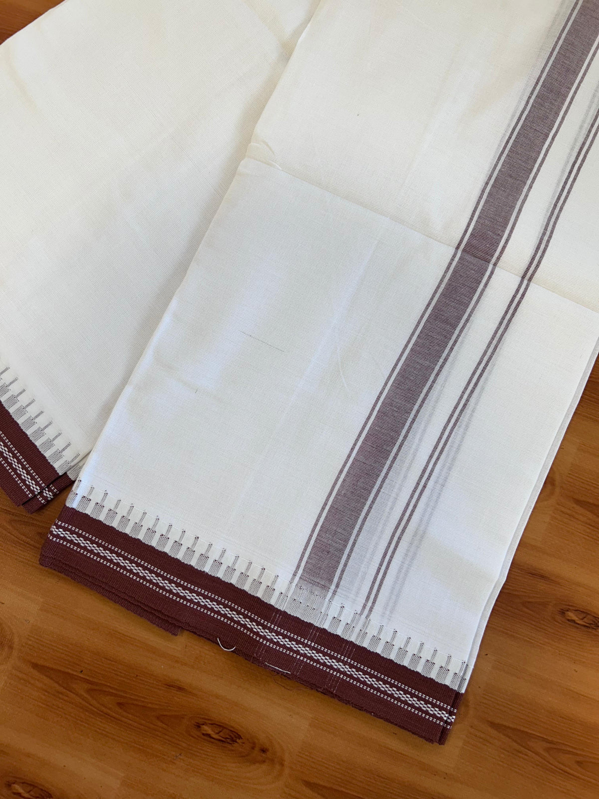 Premium Kathar Type Mercerised Pure Cotton Single Mundu Kaitharikada Special - Kaily / Lungi - 1 inch Burnt Brown Striped kara With White Body Kuppadam Border (2 meter / 4 muzham) - 4 KK8076 MRH