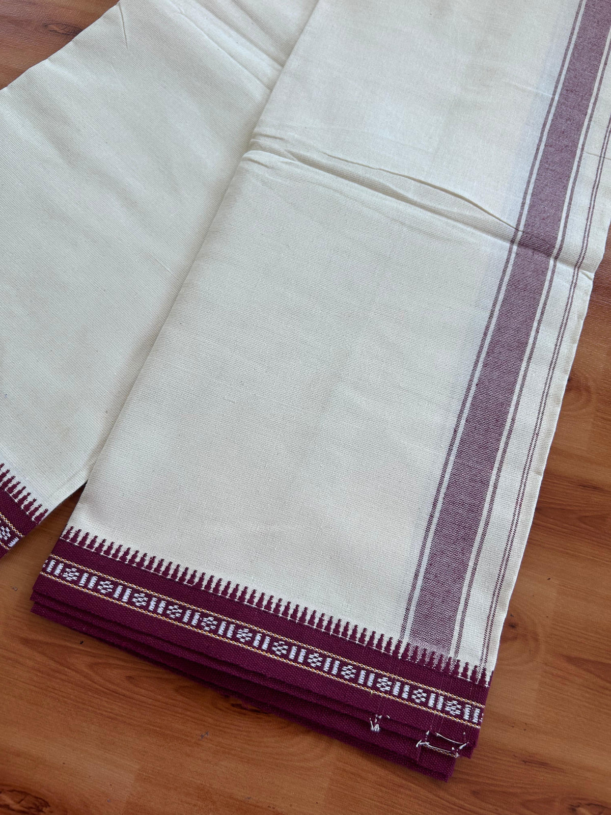 Kaitharikada Single Kaily / Lungi - Pure Cotton - (2/40)S 1 inch Maroon Striped kara With Off White Body Kuppadam Border (2 meter / 4 muzham) - 4 KK8077 KUT