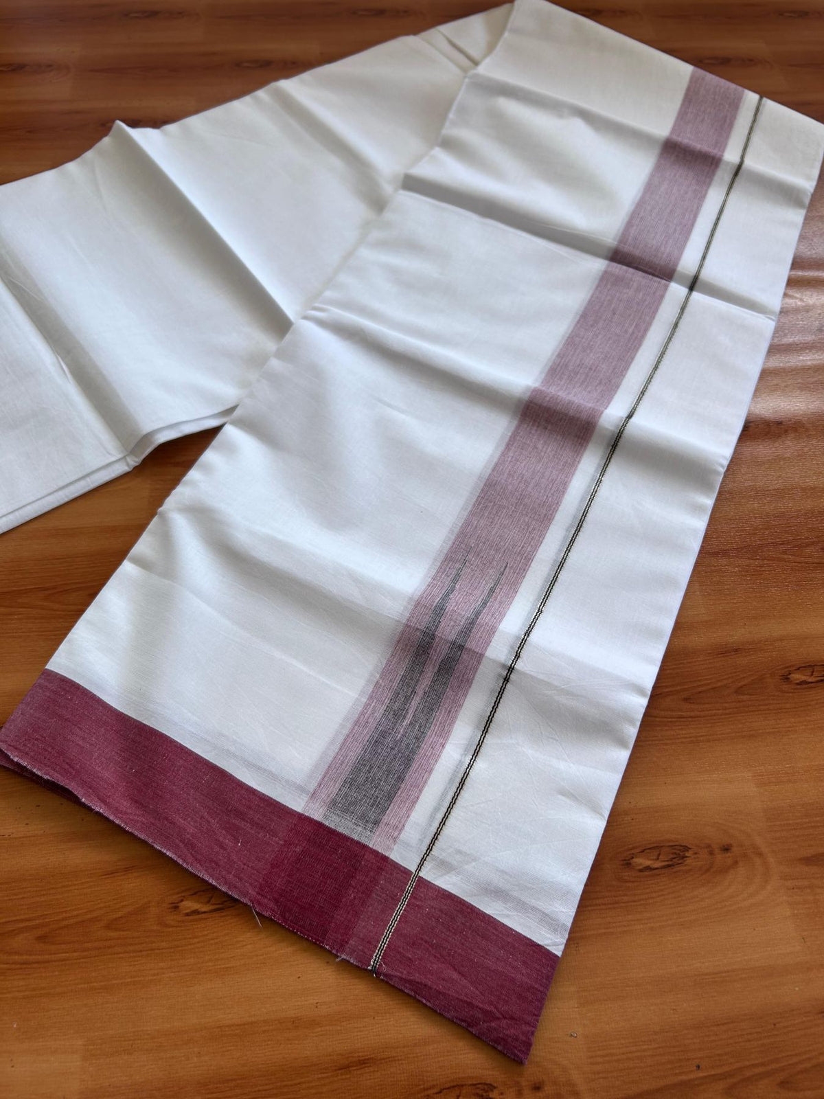 Double Pure White Mundu/Dhoti - 20% Discount !! KaithariKada Balaramapuram 100% Cotton - 100x80 - 1.5 inch Light Maroon & Black Chutty Kara 3.80 mtr (8 muzham) - 7 KK5501 VAS