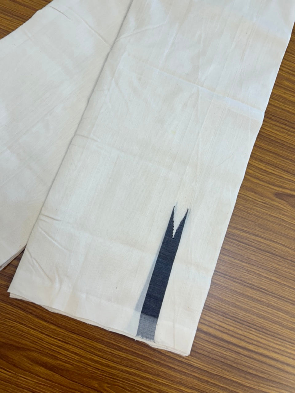 25% DISCOUNT!! KaithariKada HANDLOOM UNAKKUPAAV Balaramapuram - 100% PURE Cotton OFF White - (Unbleached) Double Mundu/Dothi - 120 x 100 - 1 inch Navy Blue Chutty Kara 4 meter (8.5 muzham) - 8 KK5233 REA