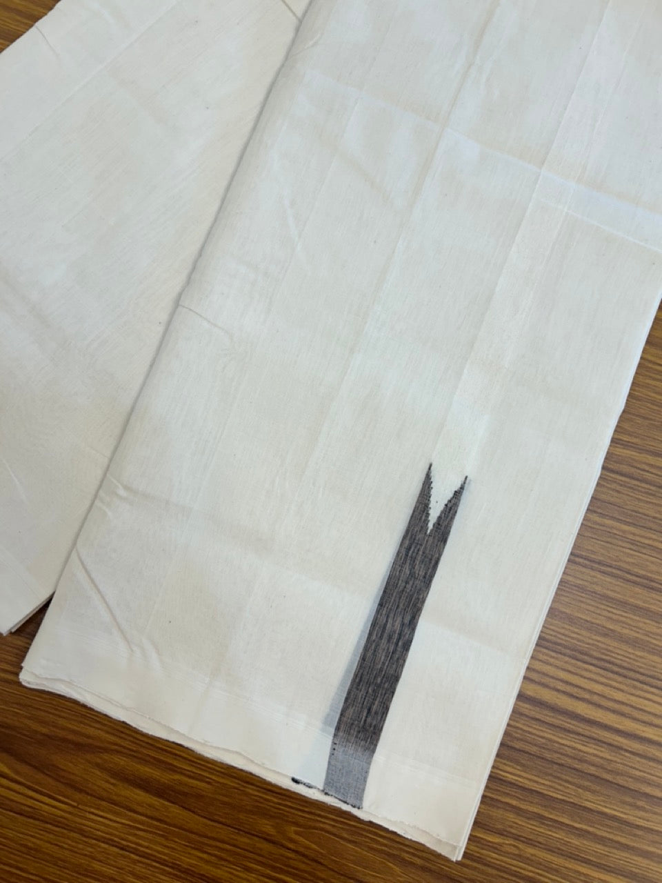 25% DISCOUNT!! KaithariKada HANDLOOM UNAKKUPAAV Balaramapuram - 100% PURE Cotton OFF White - (Unbleached) Double Mundu/Dothi - 120 x 100 - 0.75 inch Black & Brown Chutty Kara 4 meter (8.5 muzham) - 9 KK5233 REA
