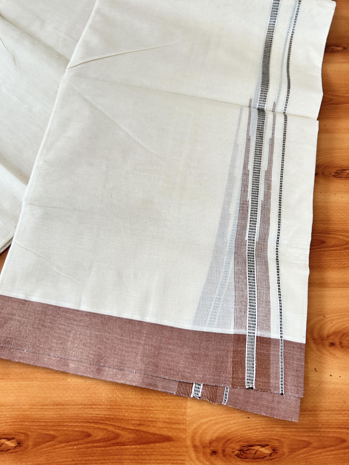 Off White Double (Unbleached) Mundu/Dhoti - 20% Discount! KaithariKada Balaramapuram 100% Cotton -100x80 - 1 inch Silver Kasav Black & Brown Puliyilakkara Chutty Kara 4 mtr (8.5 Muzham) - 41 KK5440 VIN