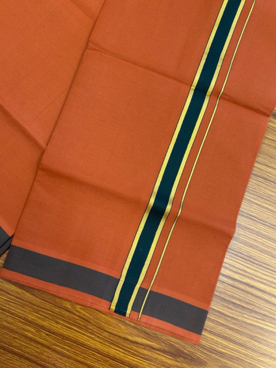 19% Discount!!! Kaitharikada Pure Cotton - Single Kaily / Lungi - 1 inch Gold Kasav & Dark Green Kara with Kavi colour body (2 meter / 4 muzham) - 1KK8024 GAN