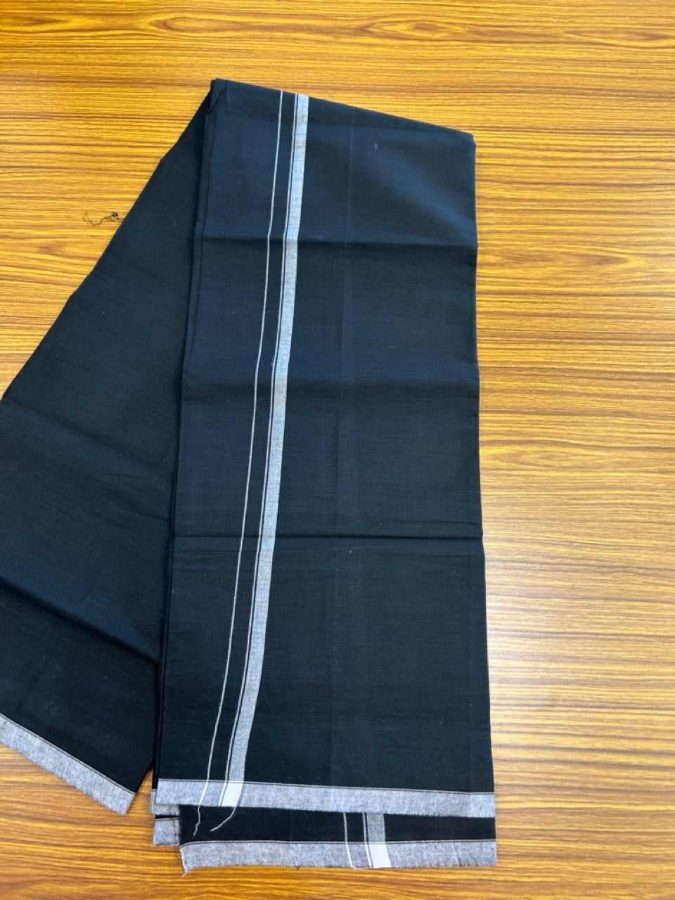 10% Discount !! Kaitharikada Pure Cotton - Kaily / Lungi - 0.5 inch White Shaded Kara with Black colour body (2 meter / 4 muzham) - 10KK8024 GAN