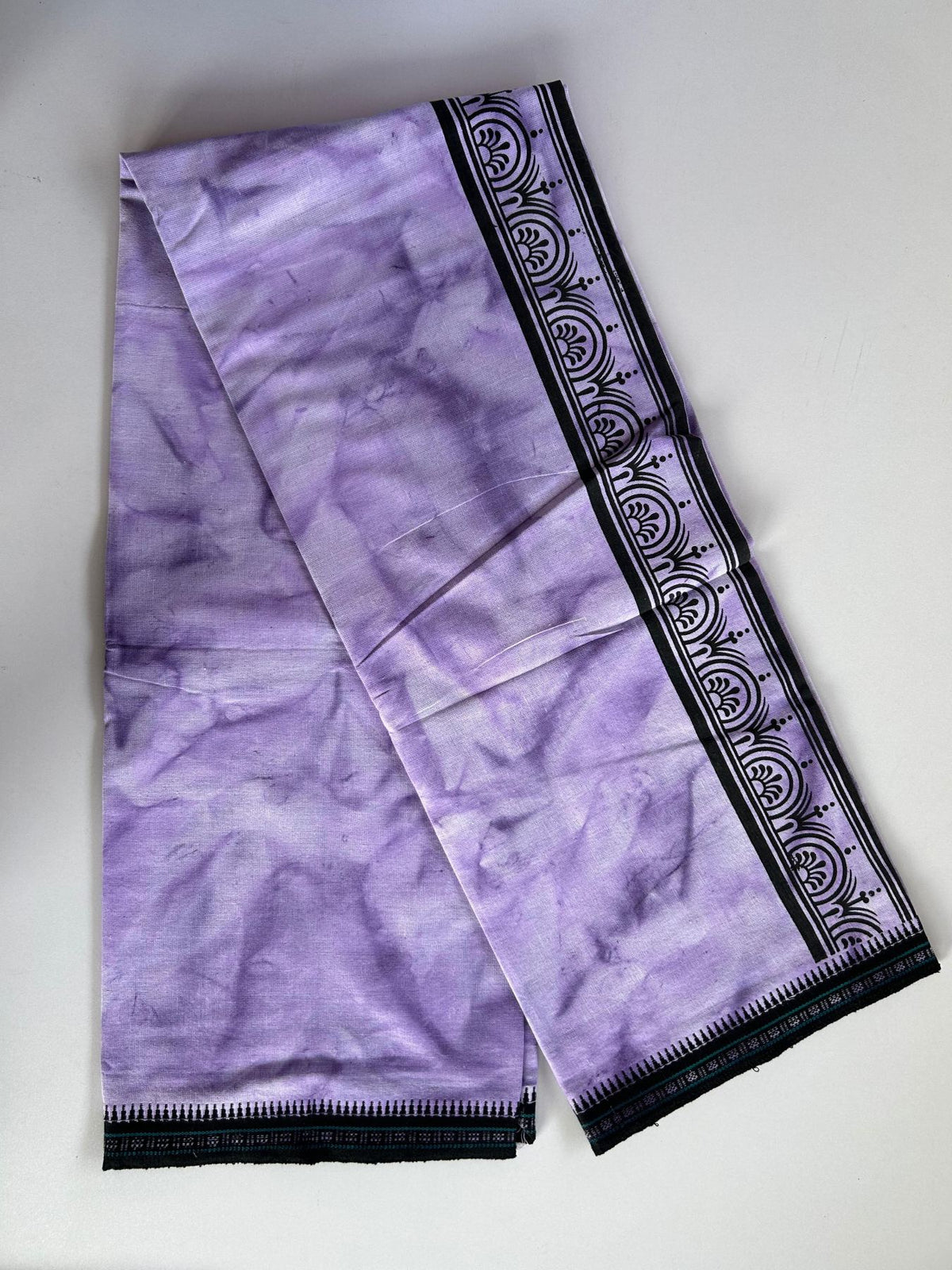 Dyed Single Kaily / Lungi - Kaitharikada - Mixed Cotton - 40s twisted - 3 inch Black Printed Design Kara With Lavender Purple & White Shaded Colour Body (2 meter / 4 muzham) - 64 KK8097 SAT