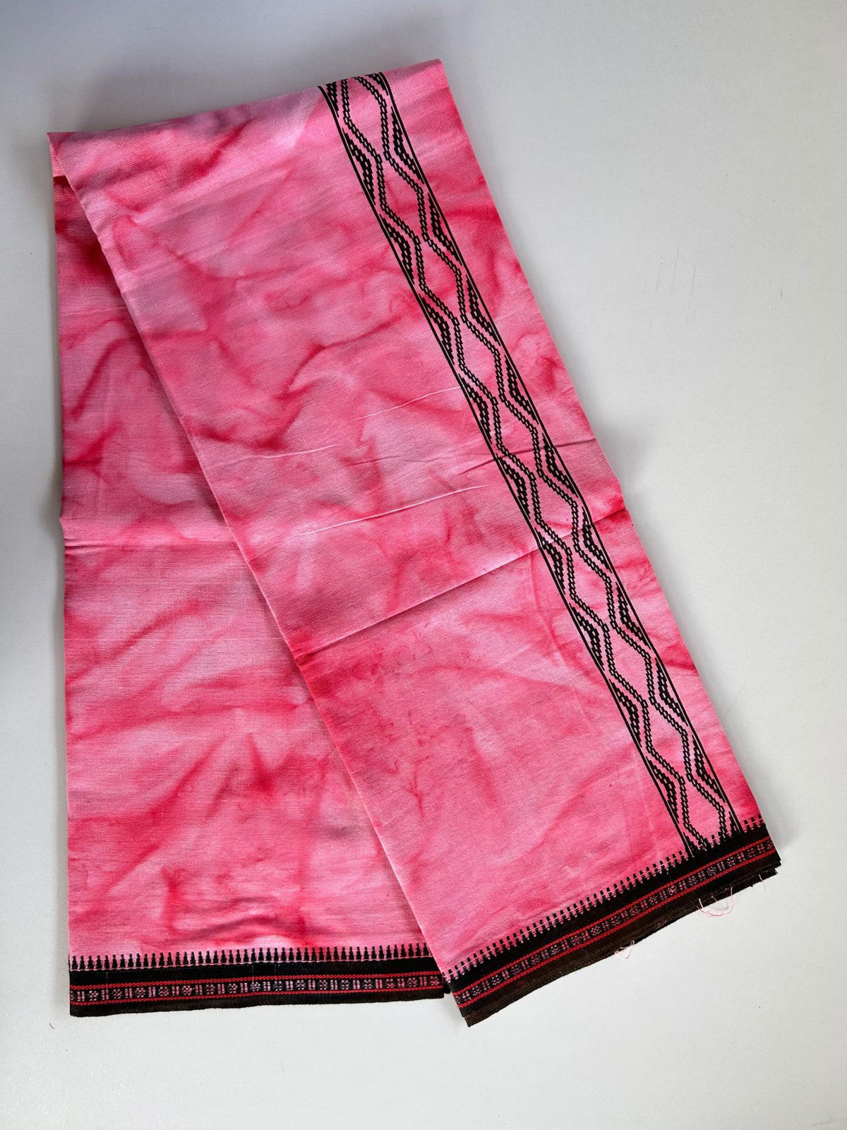 Dyed Single Kaily / Lungi - Kaitharikada - Mixed Cotton - 40s twisted - 1.5 inch Black Printed Design Kara With Watermelon Pink & White Shaded Colour Body (2 meter / 4 muzham) - 70 KK8097 SAT