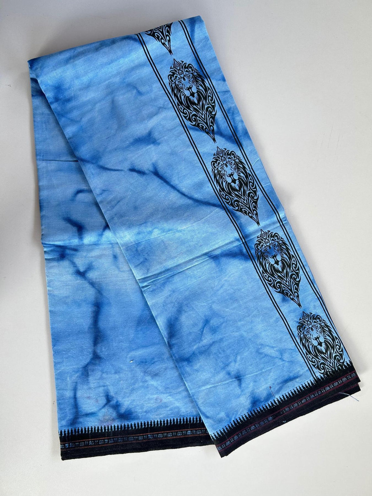 Dyed Single Kaily / Lungi - Kaitharikada - Mixed Cotton - 40s twisted - 2.5 inch Black Printed Design Kara With Blue & White Shaded Colour Body (2 meter / 4 muzham) - 78 KK8097 SAT