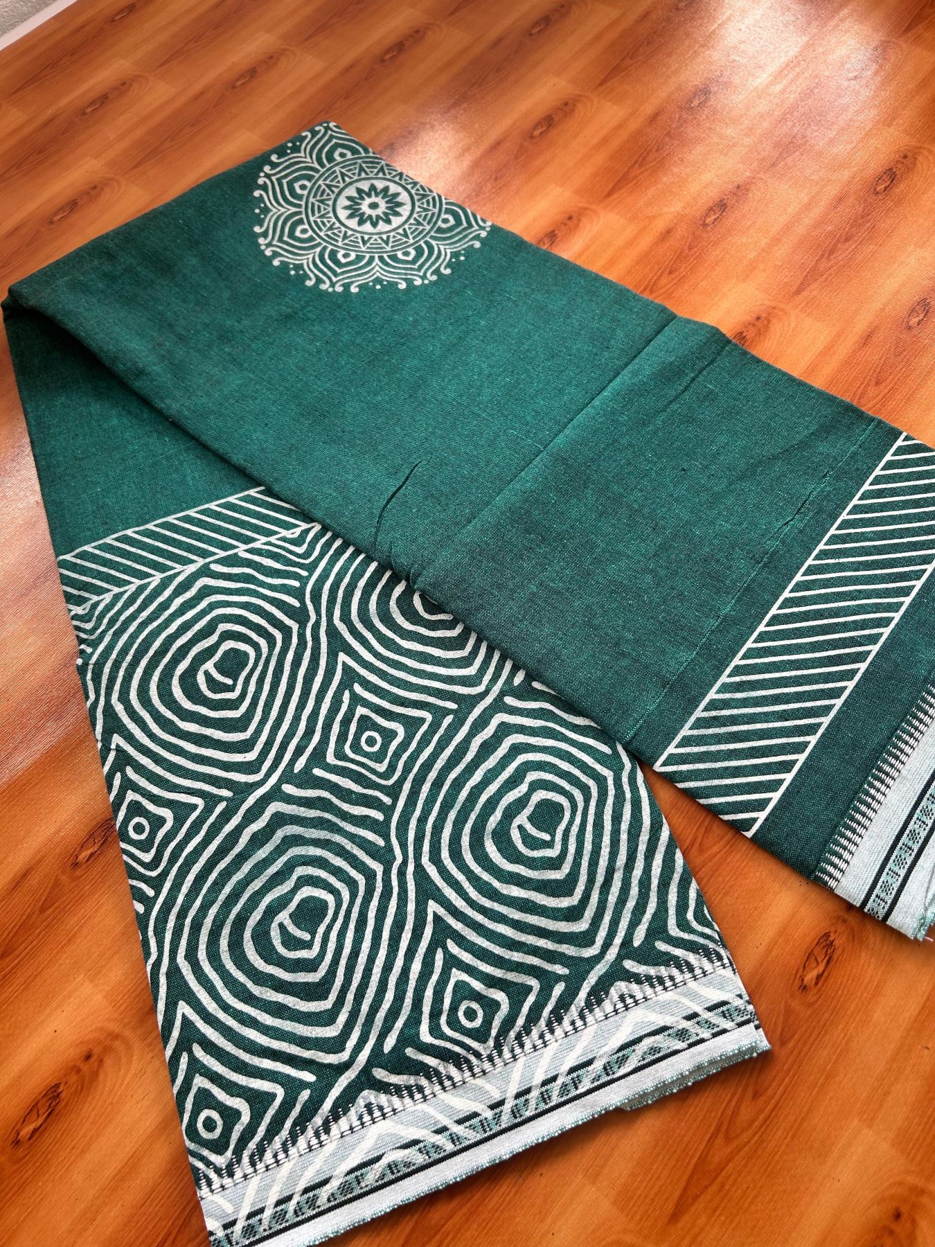 Single Kaily / Lungi - Mixed Cotton - 40s - White printed design Kuppadam border with Teal Green Colour Body (2 meter / 4 muzham) - 3 KK8071 GAN