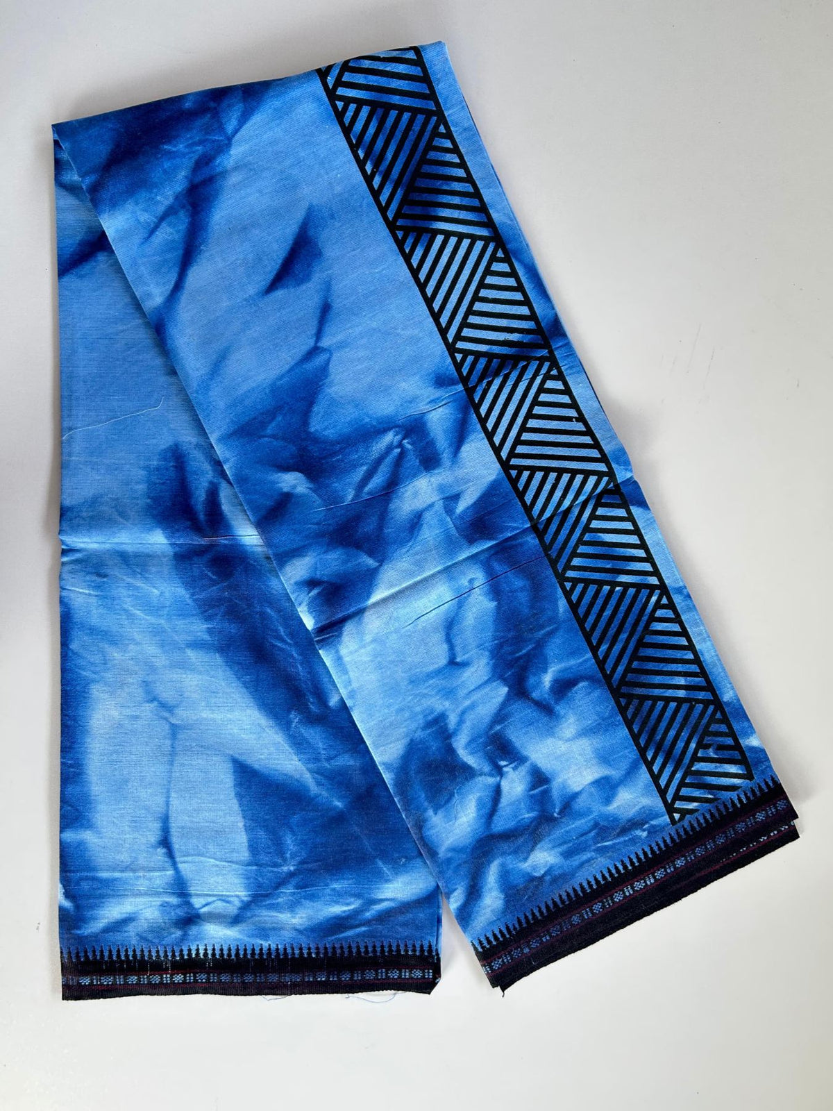 Dyed Single Kaily / Lungi - Kaitharikada - Mixed Cotton - 40s twisted - 2.5 inch Black Printed Design Kara With Blue & White Shaded Colour Body (2 meter / 4 muzham) - 87 KK8097 SAT
