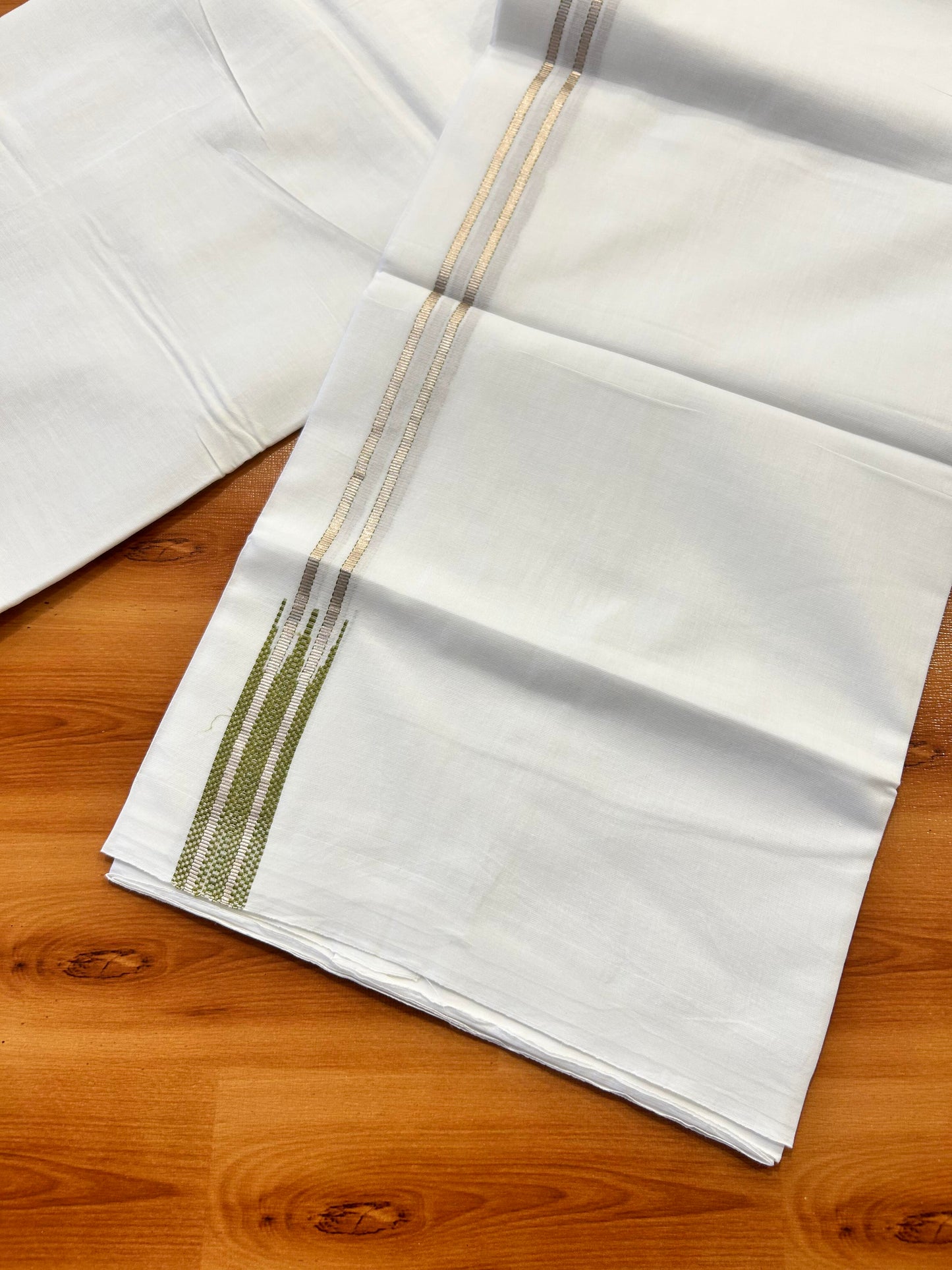 Double Pure White Mundu/ Dhoti - 20% Discount ! Kaitharikada Balaramapuram 100% Cotton 100x80 - 1 inch Silver Kasav & Light Olive Green Puliyilakkara Chutty Kara 3.90 mtr (8 muzham) - 14 KK5446 VAS