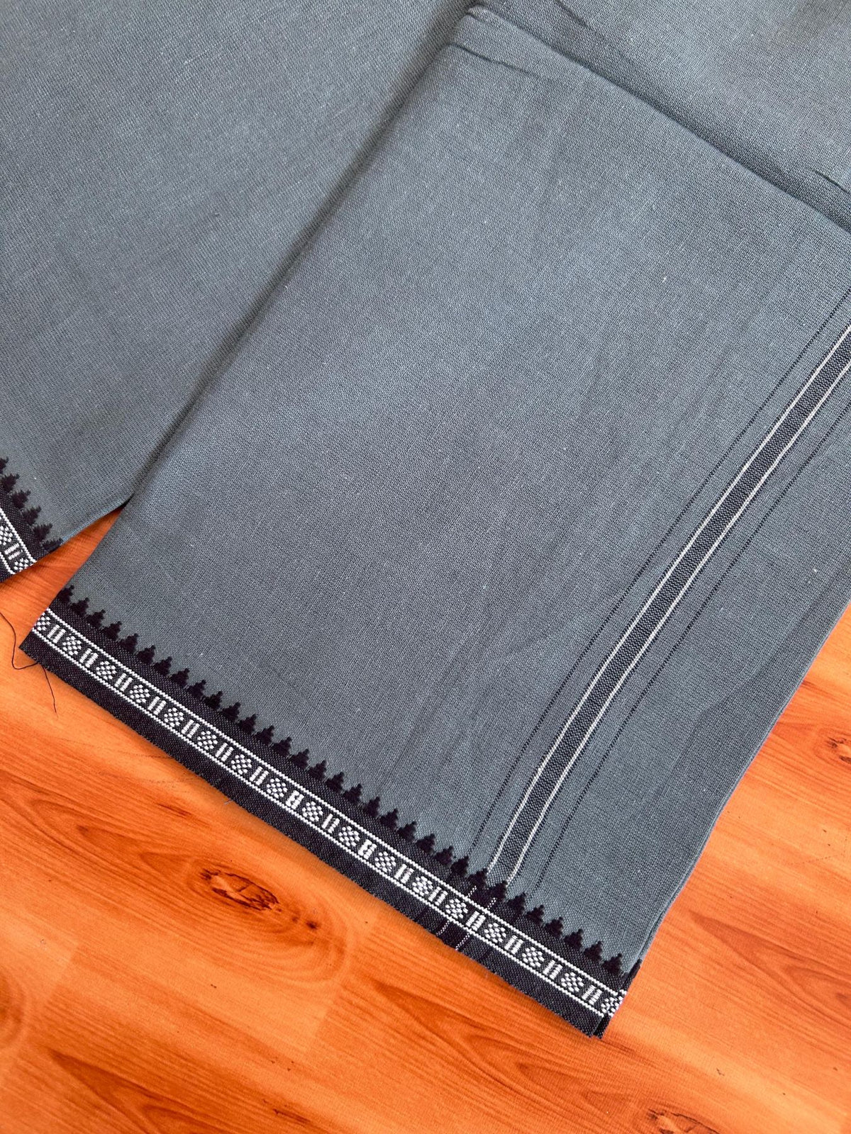 Premium Kathar Type Mund Pure cotton - Kaitharikada - Single Kaily / Lungi - 1 inch White & Black Stripes Kara kuppadam Border with Steel Grey colour body (2 meter / 4 muzham) - 23 KK8079 MUT