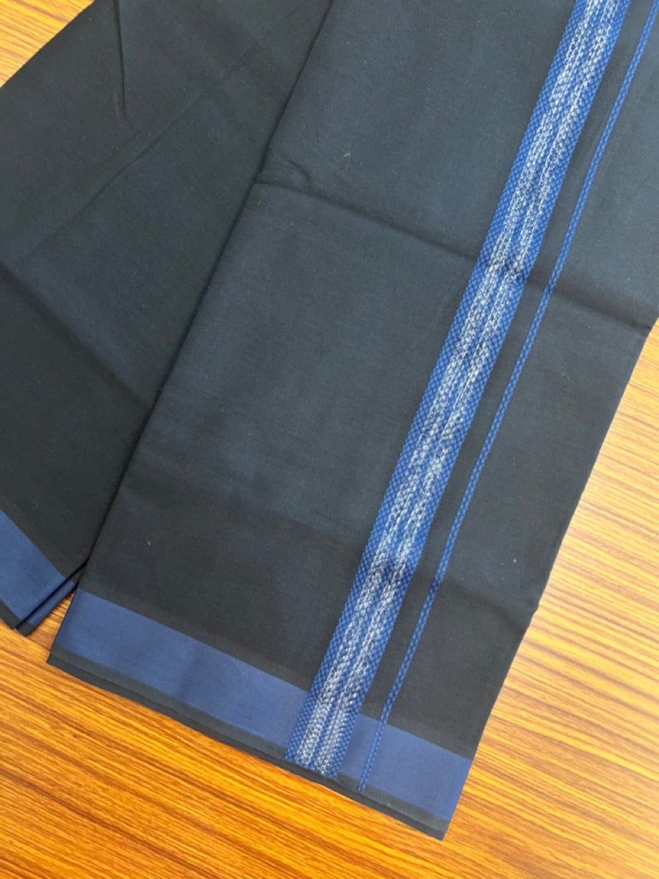 18% Discount!!! Kaitharikada Pure Cotton - Single Kaily / Lungi - 1 inch Blue & white shaded pattern kara with Black colour body (2 meter / 4 muzham) - 2KK8018GAN