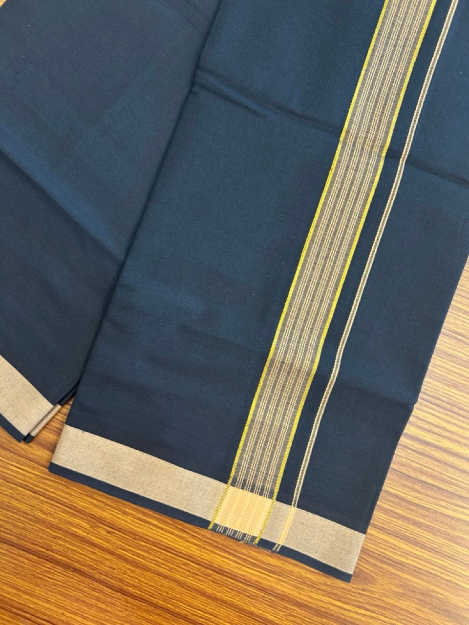 18% Discount!!! Kaitharikada Pure Cotton - Single Kaily / Lungi - 1.25 inch Kasavu Peanut Brown stripes shaded kara with Black colour body (2 meter / 4 muzham) - 3KK8018GAN