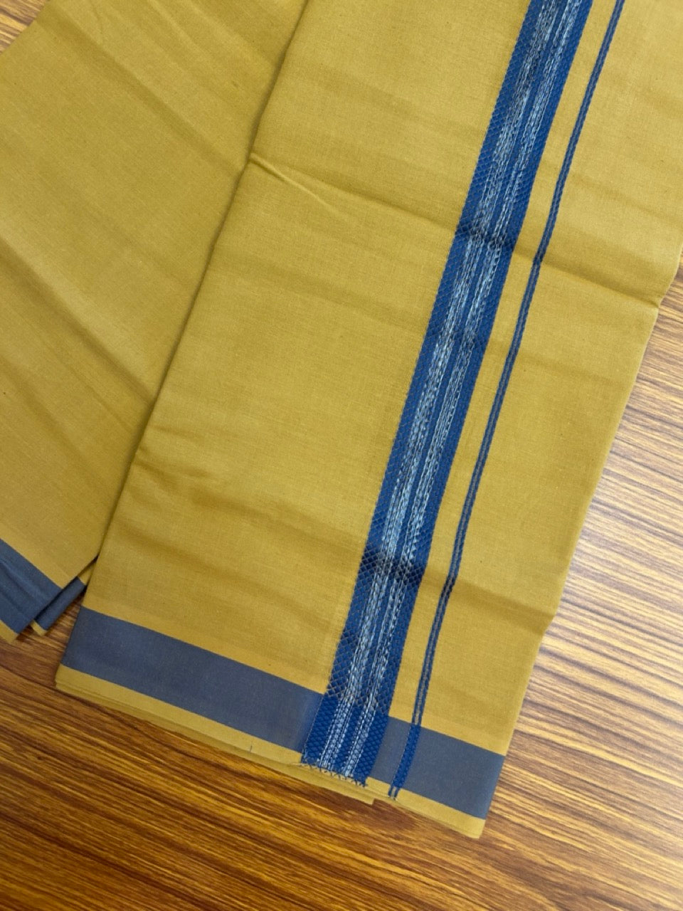 18% Discount!!! Kaitharikada Pure Cotton - Single Kaily / Lungi - 1.25 inch Blue & white shaded Pattern kara with Camel brown colour body (2 meter / 4 muzham) - 7KK8018GAN