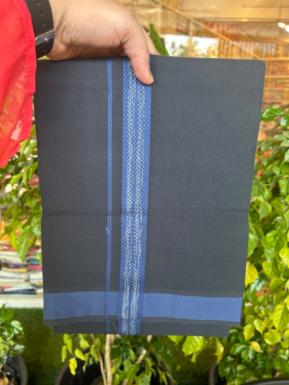 18% Discount!!! Kaitharikada Pure Cotton - Single Kaily / Lungi - 1 inch Blue & white shaded pattern kara with Black colour body (2 meter / 4 muzham) - 2KK8018GAN