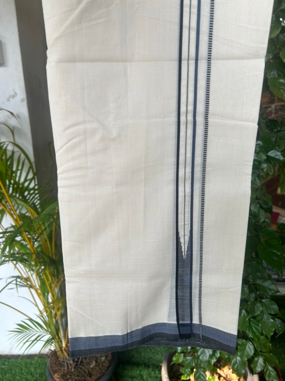 25% DISCOUNT!! KaithariKada HANDLOOM UNAKKUPAAV Balaramapuram - 100% PURE Cotton OFF White - (Unbleached) Double Mundu/Dothi - 100x100 - 0.75 inch Blue & Black stripes Puliyilakkara chutty 3.80 meter (8.5 Muzham) - 13KK5167REA