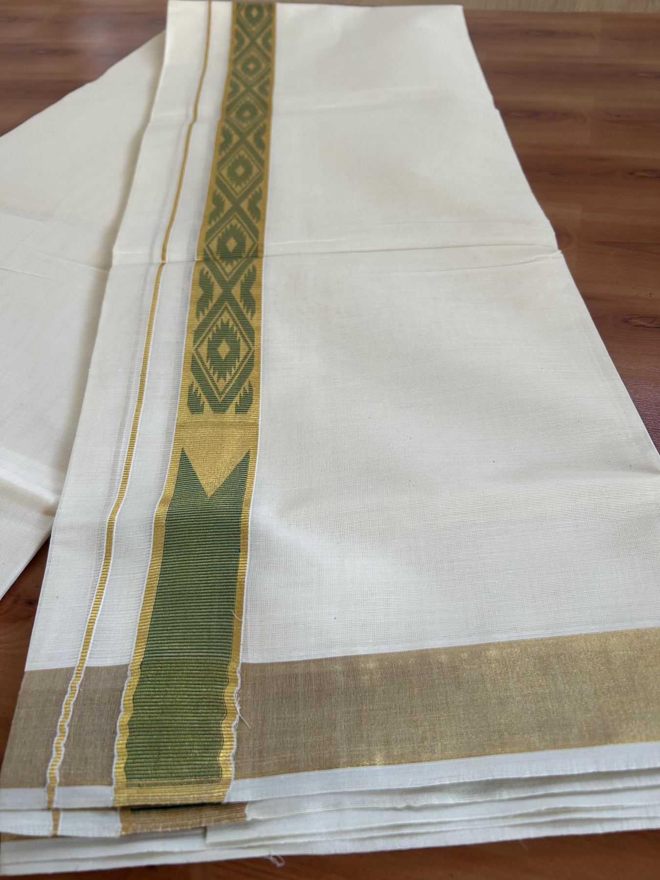 Double Off White (Unbleached) Mund/Dhoti - 20% Discount! KaithariKada Balaramapuram - Mixed Cotton (60s) - 1.5 inch Kasav Green Jacquard design chutty Kara 4.00 mtr (8.5 Muzham) - 10 KK5398 PMC