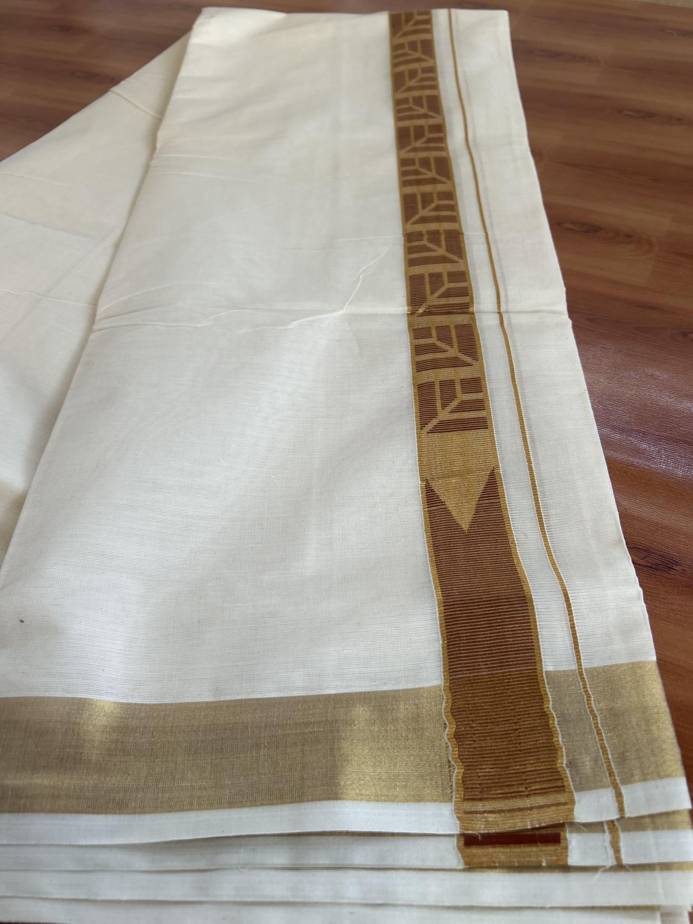 Double Off White (Unbleached) Mund/Dhoti - 20% Discount! KaithariKada Balaramapuram - Mixed Cotton (60s) - 1.5 inch Kasav Brick red Jacquard design chutty Kara 4.00 mtr (8.5 Muzham) - 24 KK5398 PMC