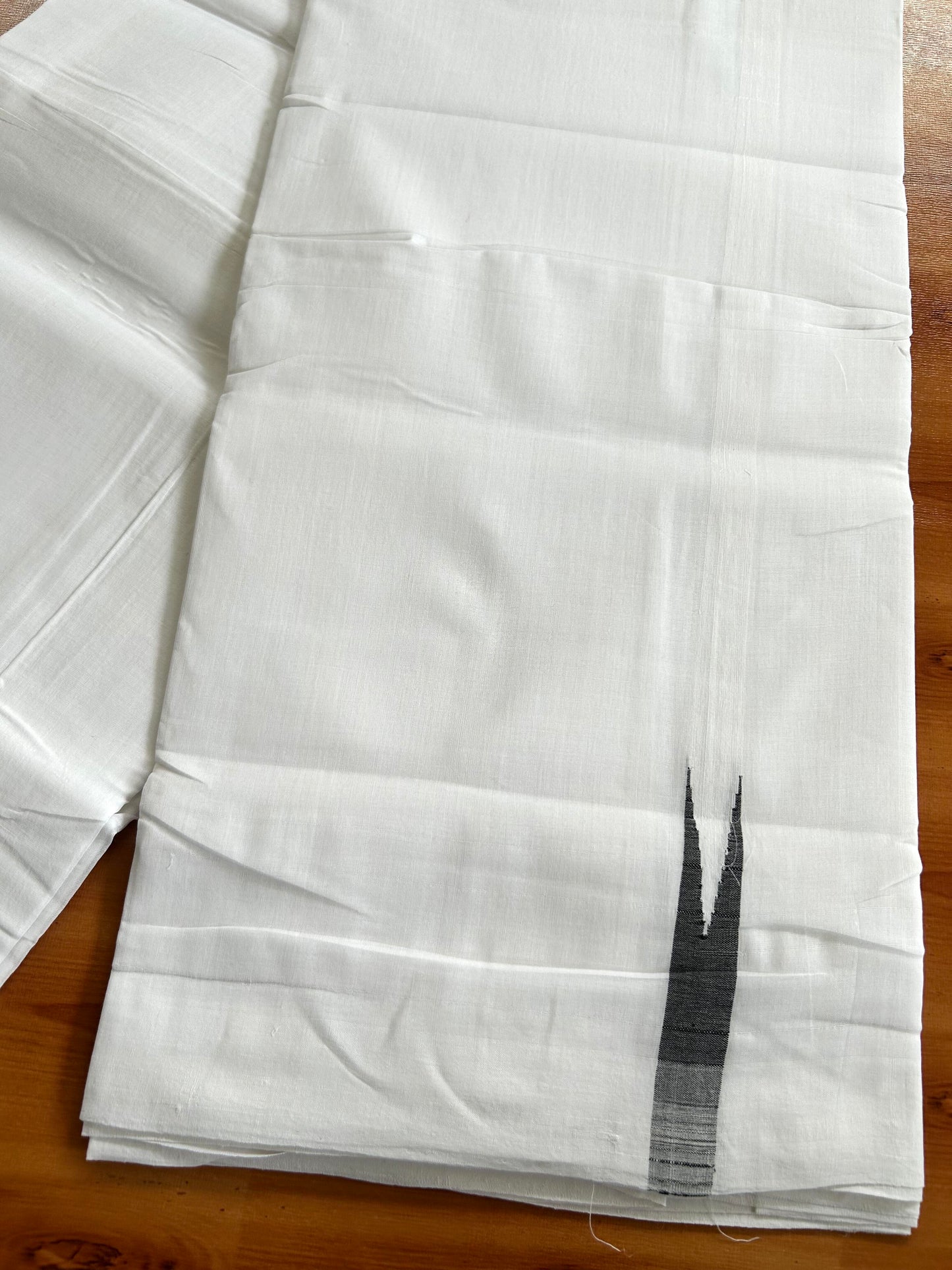 Double Pure White Mundu/Dhoti- 25% Disocunt!! KaithariKada Kerala Handloom Unakkupaav - 100% Pure Cotton - 2/120x80 - 0.5 inch Puliyilakkara Black Chutty Kara - 4 mtr (8.5 muzham) - 26 KK5449 YAR