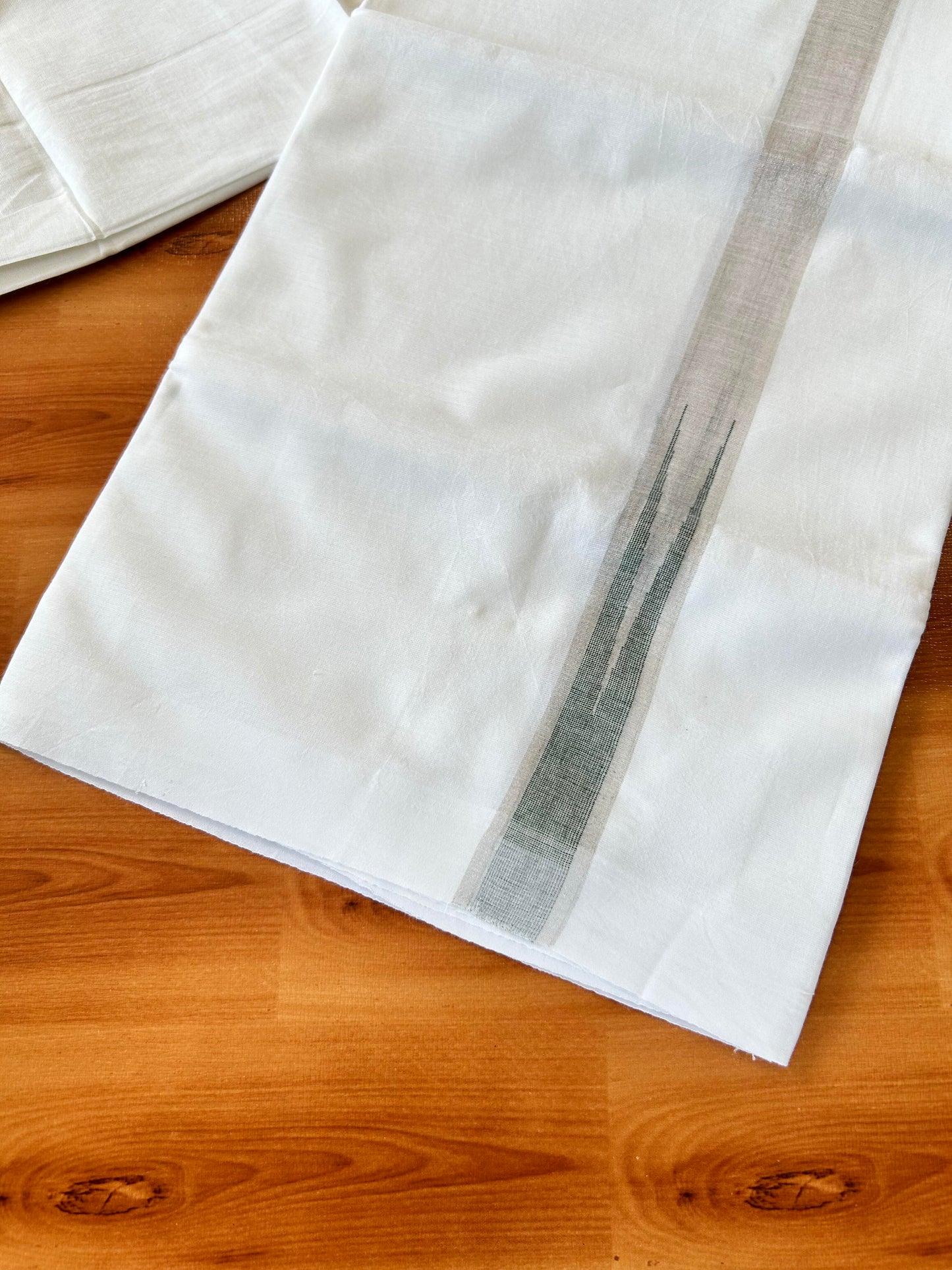 Pure White Double Mundu/Dhoti - 20% Discount ! Kaitharikada Balaramapuram 100% Cotton - 100x80 - 1 inch Puliyilakkara Silver Kasav & Green Chutty Kara 3.90 mtr (8 muzham) - 24 KK5446 VAS