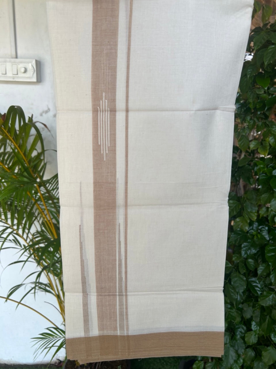 25% DISCOUNT! KaithariKada Balaramapuram Double OFF WHITE 100% Cotton Mundu/Dhoti - 100x80 - 2 inch Putta Design Sand Brown chutty kara - 4KK5174THI