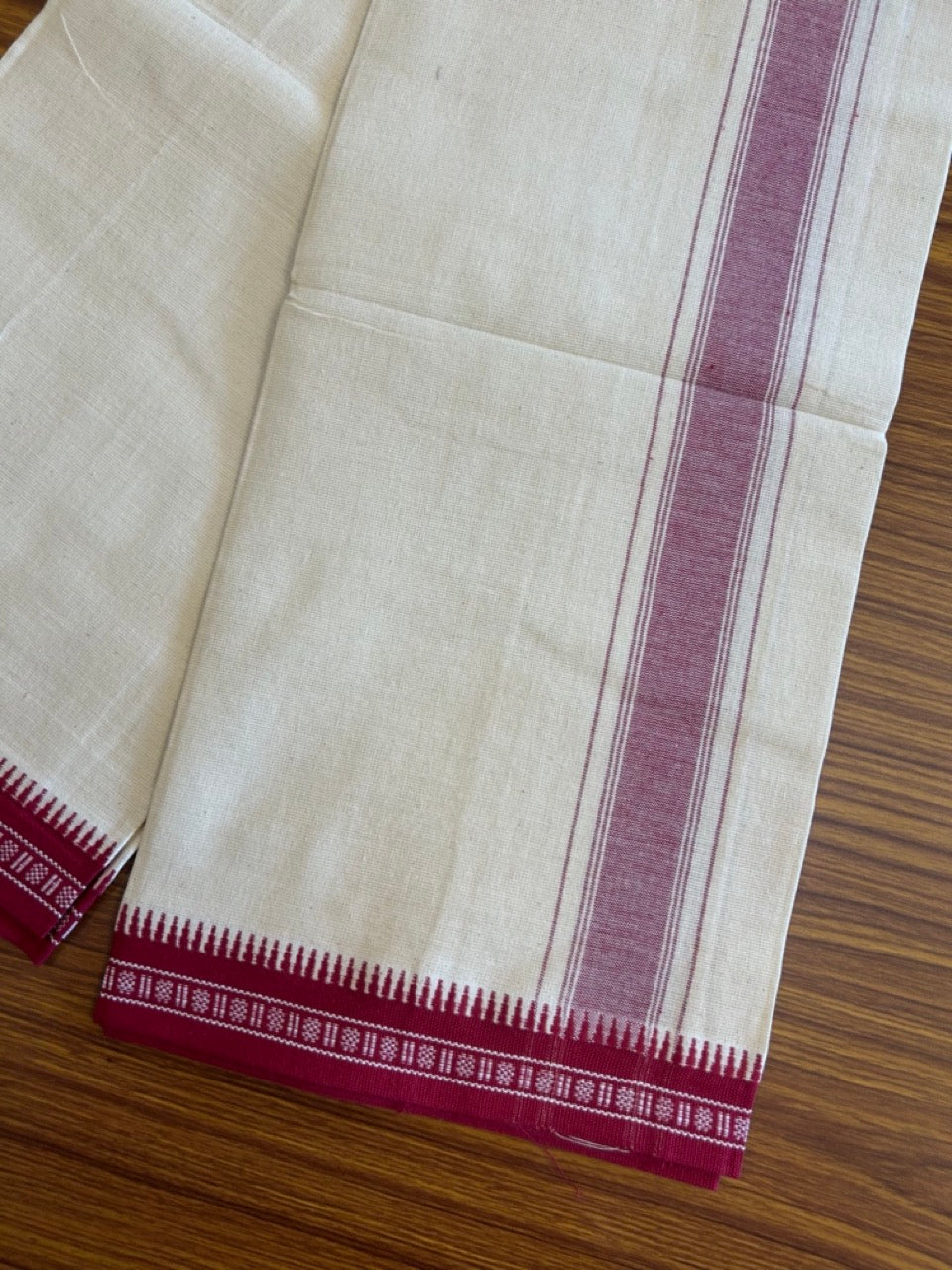 8% Discount !! Kaitharikada Pure Cotton Single Off White - (Unbleached) Kaily / Lungi - 2 inch Magenta Striped Kuppadam kara with Off White colour body ( 2 meter / 4 muzham) - 4KK8005AS