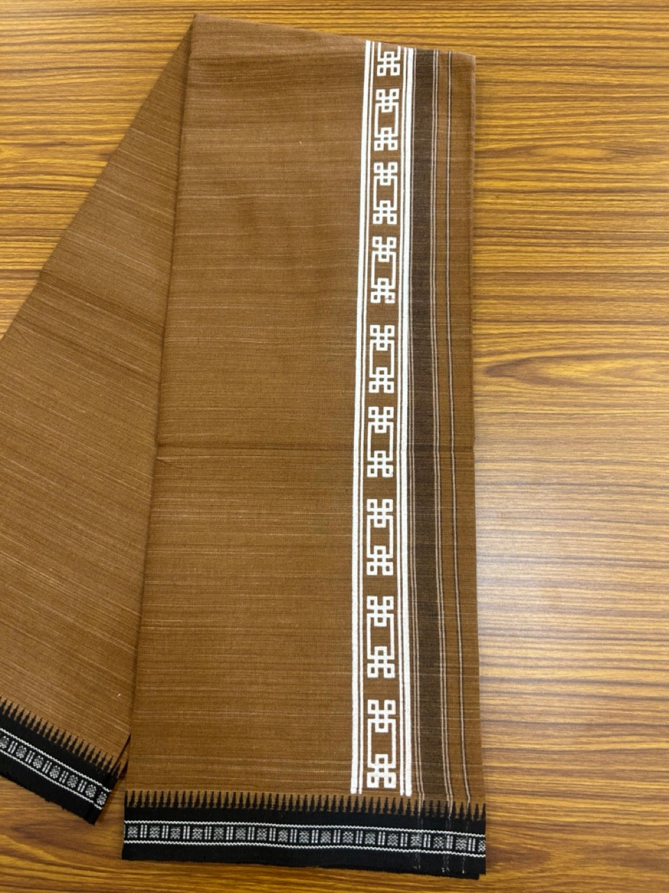 6% Discount!!! Kaitharikada Pure Cotton - Single Kaily / Lungi - 2.25 inch Printed kara with White & Brown colour body Kuppadam Border (2 meter / 4 muzham) - 1KK8019AS