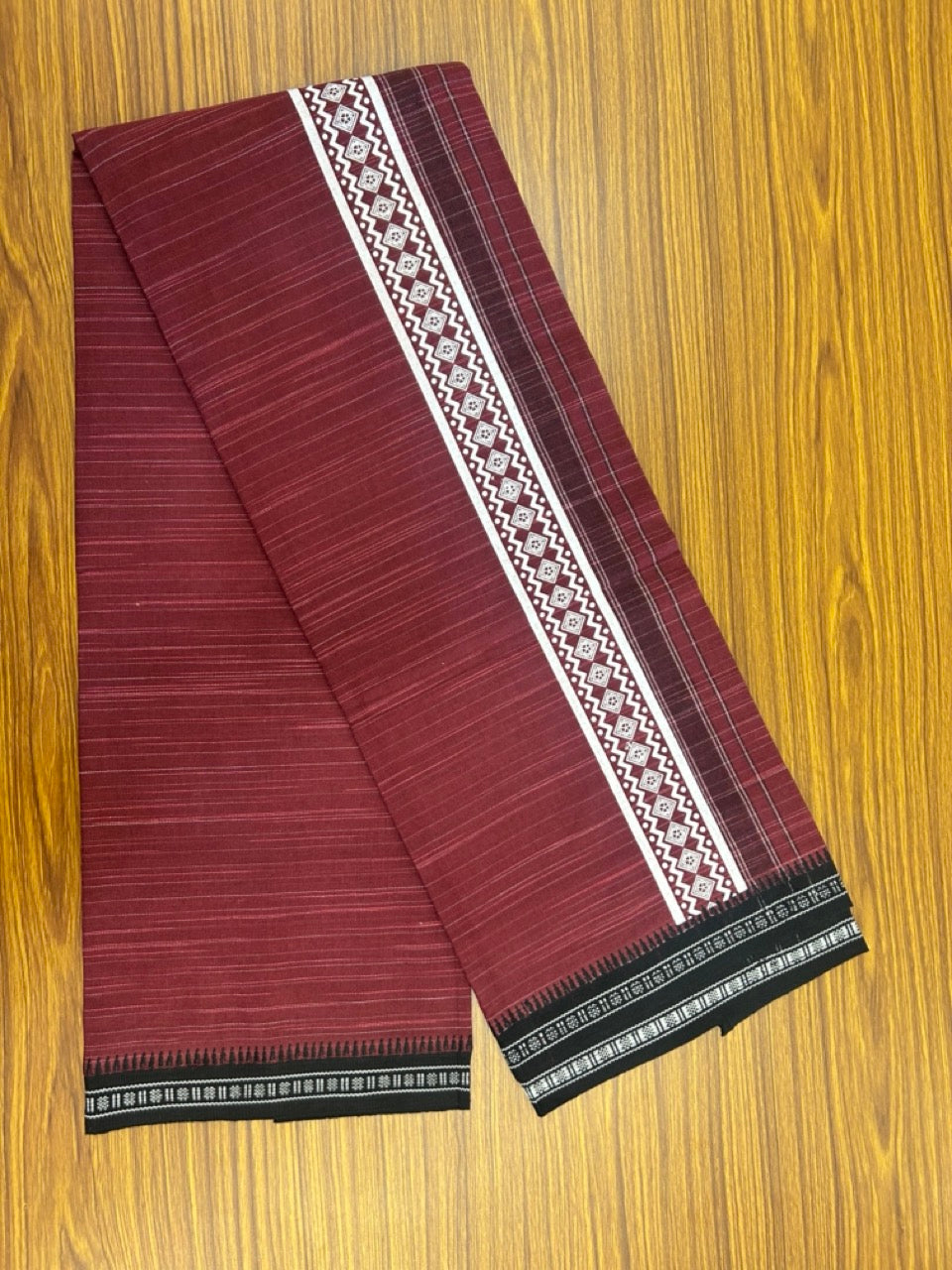 6% Discount!!! Kaitharikada Pure Cotton - Single Kaily / Lungi - 3 inch Printed kara with White & Maroon colour body Kuppadam Border (2 meter / 4 muzham) - 3KK8019AS