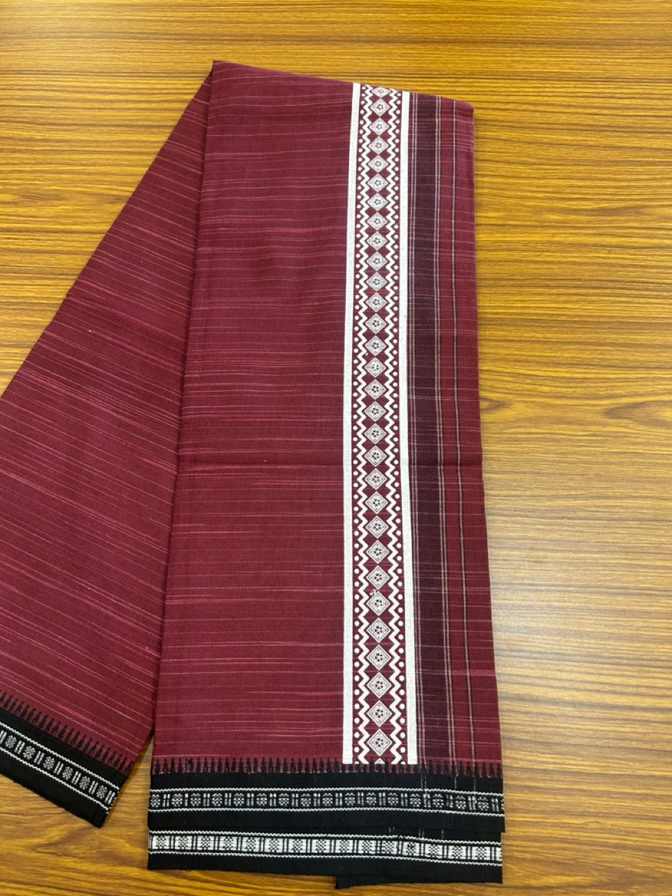 6% Discount!!! Kaitharikada Pure Cotton - Single Kaily / Lungi - 3 inch Printed kara with White & Maroon colour body Kuppadam Border (2 meter / 4 muzham) - 3KK8019AS
