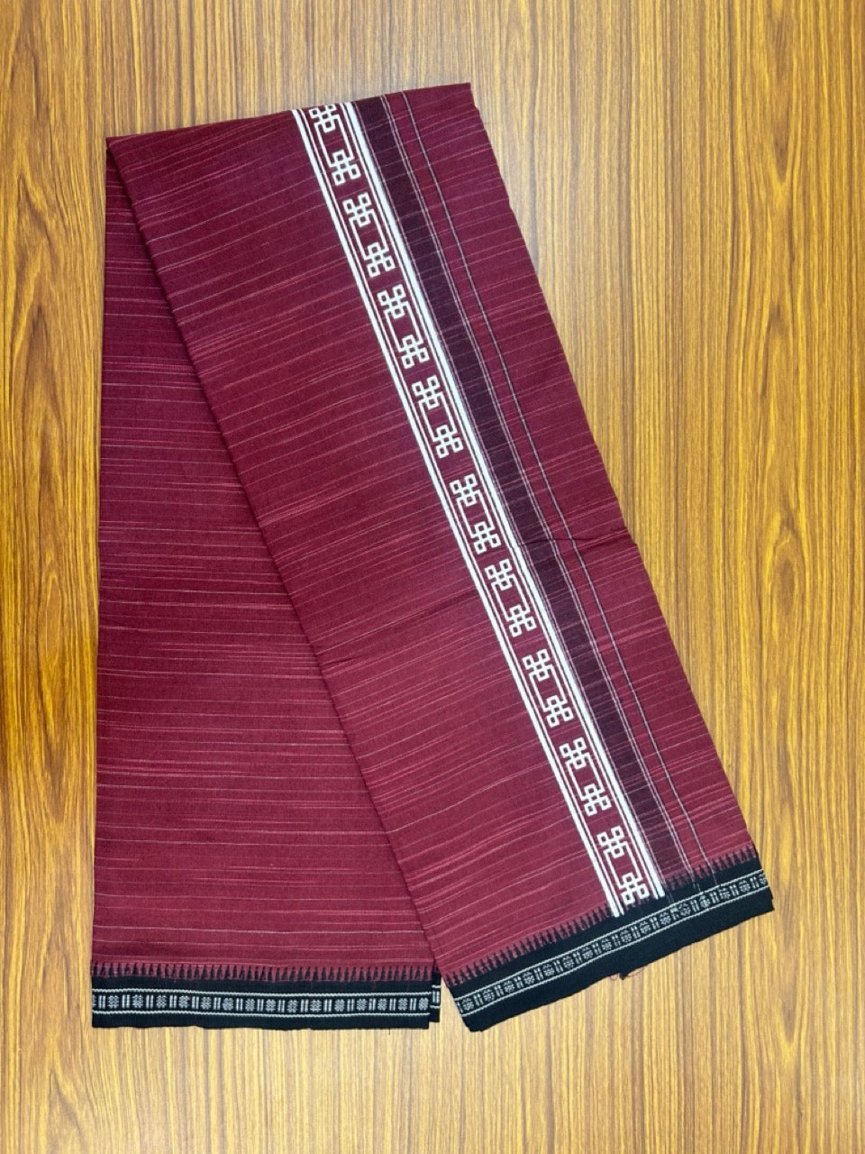 6% Discount!!! Kaitharikada Pure Cotton - Single Kaily / Lungi - 2.25 inch Printed kara with White & Maroon colour body Kuppadam Border (2 meter / 4 muzham) - 4KK8019AS