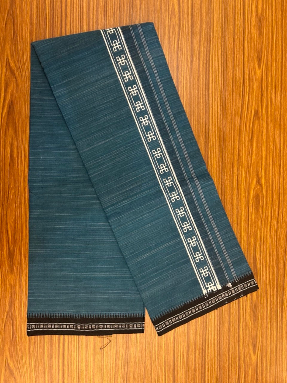 6% Discount!!! Kaitharikada Pure Cotton - Single Kaily / Lungi - 2.5 inch Printed kara with White & Peacock Blue colour body Kuppadam Border (2 meter / 4 muzham) - 5KK8019AS