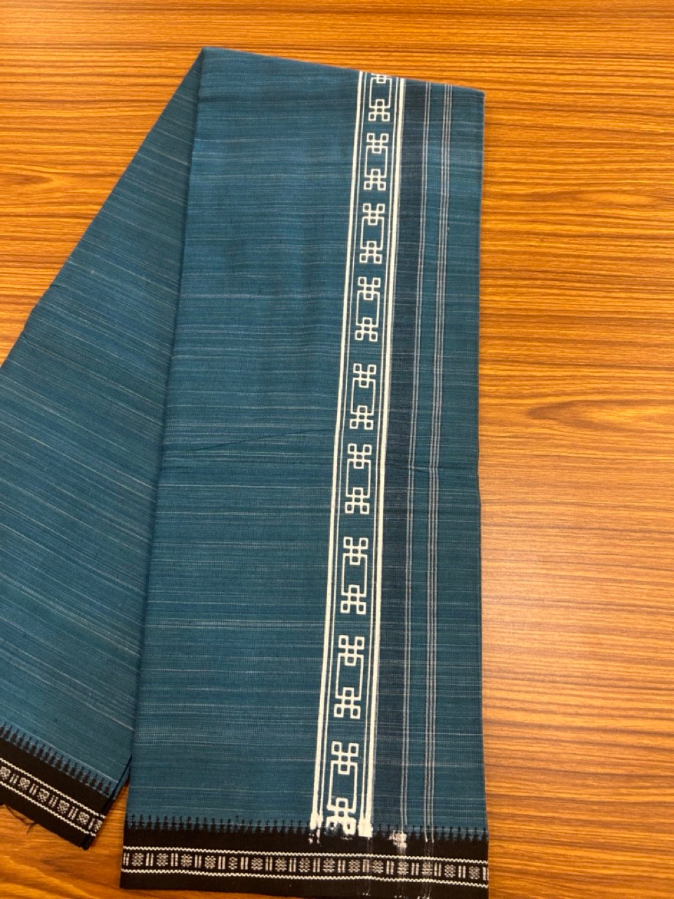 6% Discount!!! Kaitharikada Pure Cotton - Single Kaily / Lungi - 2.5 inch Printed kara with White & Peacock Blue colour body Kuppadam Border (2 meter / 4 muzham) - 5KK8019AS