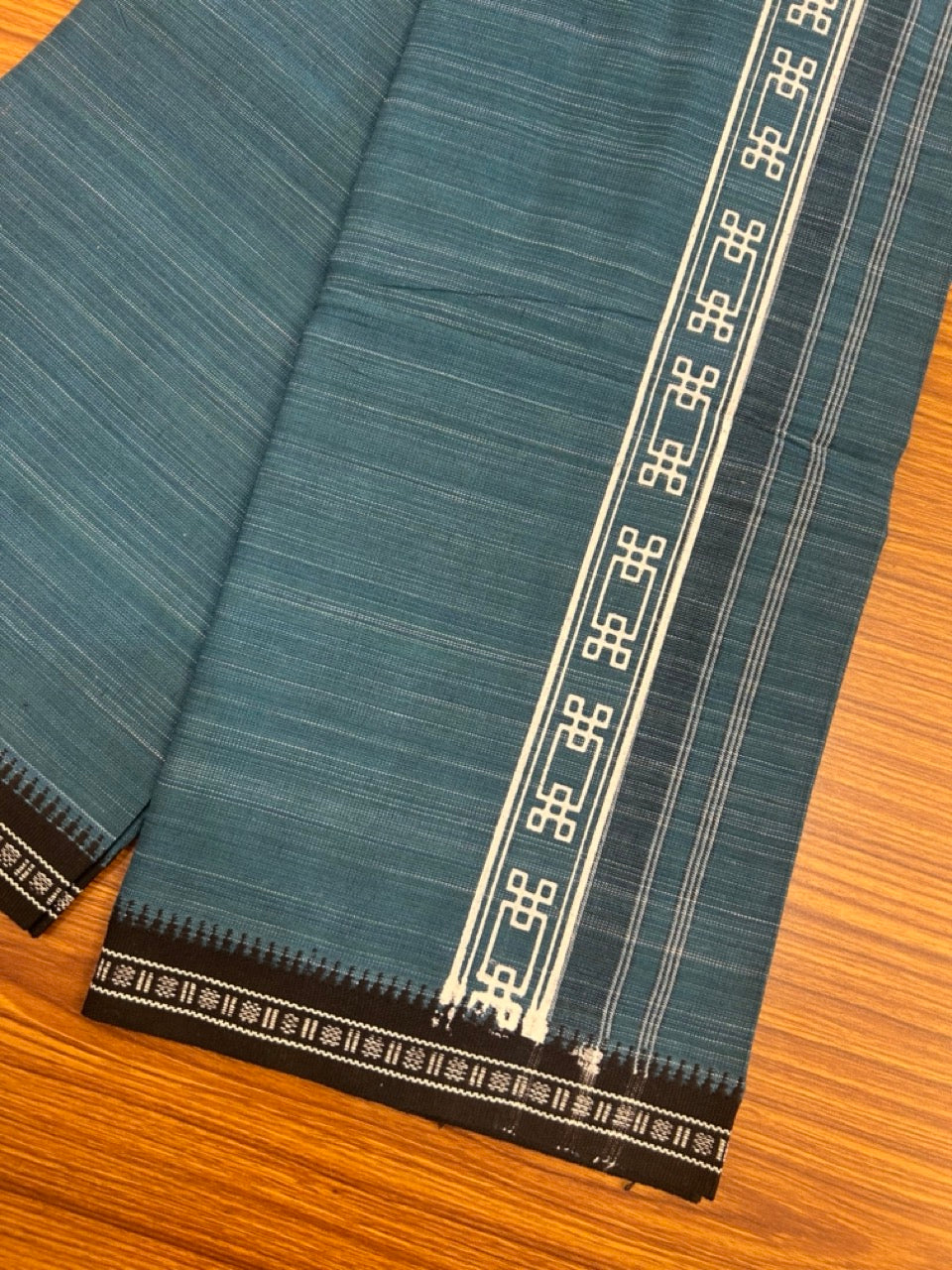 6% Discount!!! Kaitharikada Pure Cotton - Single Kaily / Lungi - 2.5 inch Printed kara with White & Peacock Blue colour body Kuppadam Border (2 meter / 4 muzham) - 5KK8019AS