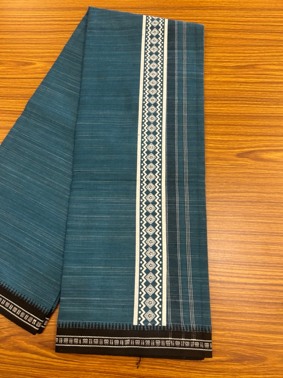 6% Discount!!! Kaitharikada Pure Cotton - Single Kaily / Lungi - 2.75 inch Printed kara with White & Peacock Blue colour body Kuppadam Border (2 meter / 4 muzham) - 6KK8019AS