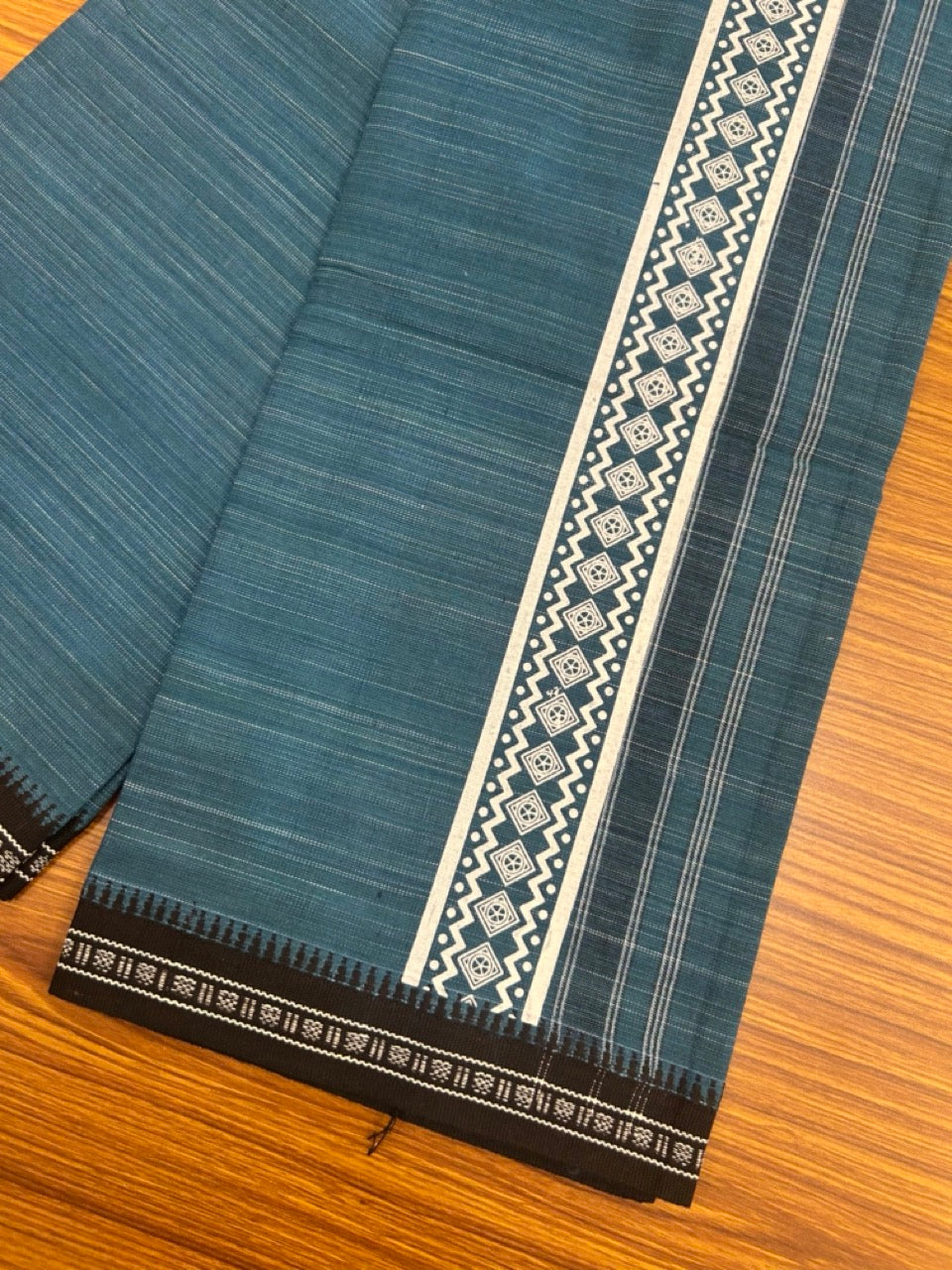 6% Discount!!! Kaitharikada Pure Cotton - Single Kaily / Lungi - 2.75 inch Printed kara with White & Peacock Blue colour body Kuppadam Border (2 meter / 4 muzham) - 6KK8019AS