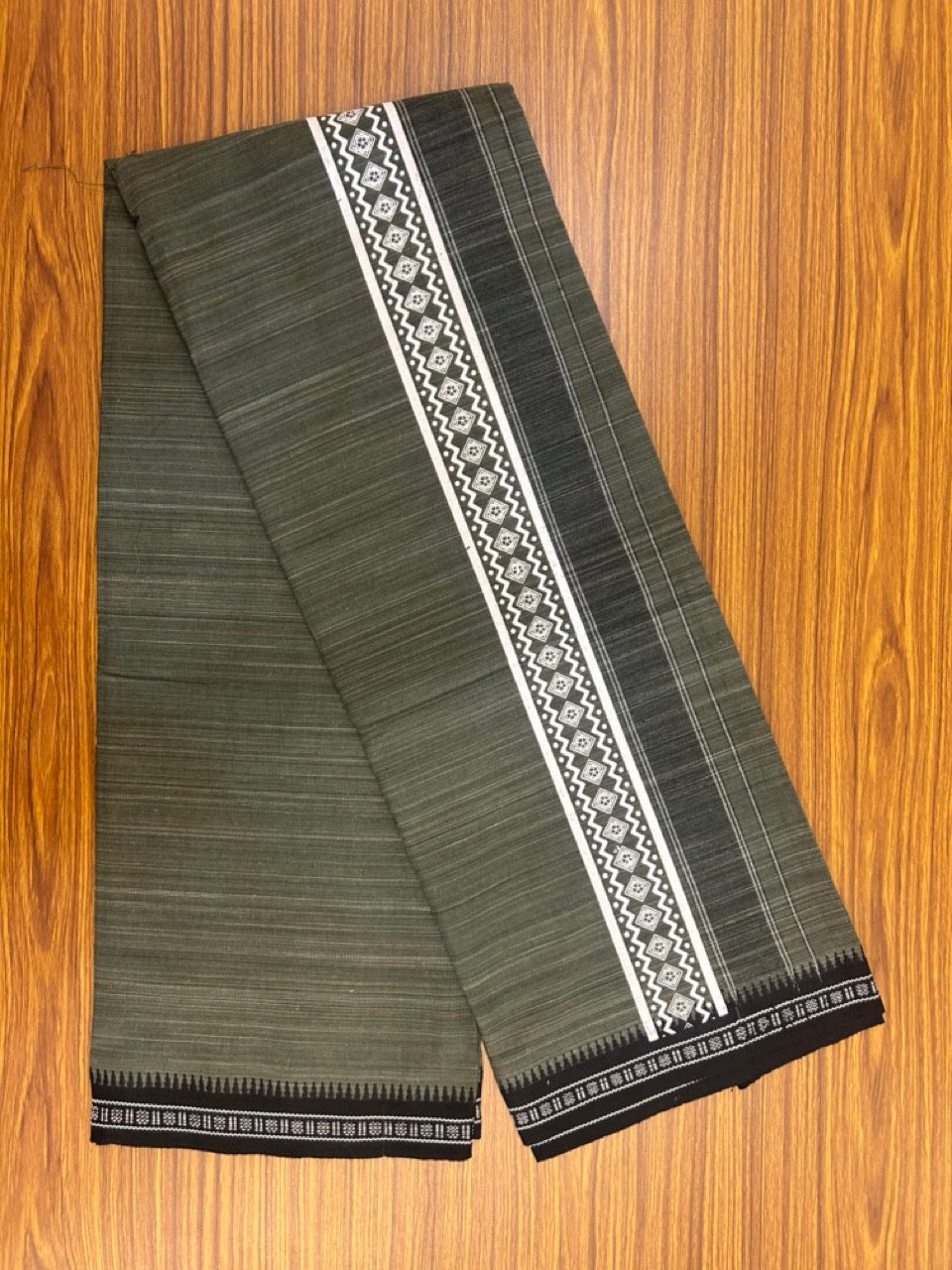 6% Discount!!! Kaitharikada Pure Cotton - Single Kaily / Lungi - 4 inch Printed kara with White & Sage Green colour body Kuppadam Border (2 meter / 4 muzham) - 7KK8019AS